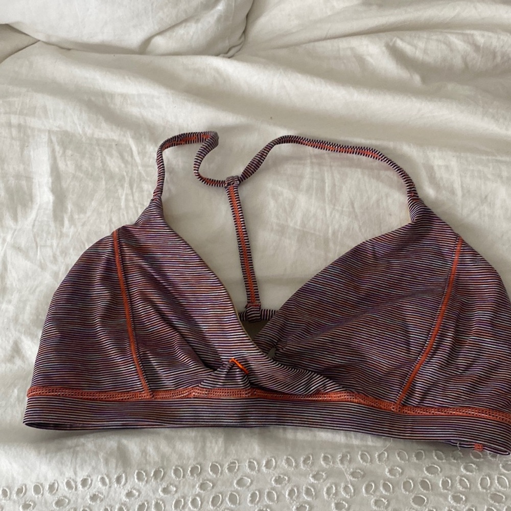LULULEMON SIZE 6 SPORTSBRA